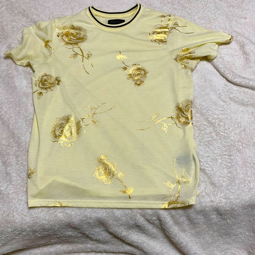( color Beige and gold roses) (size M) (brand rue21)